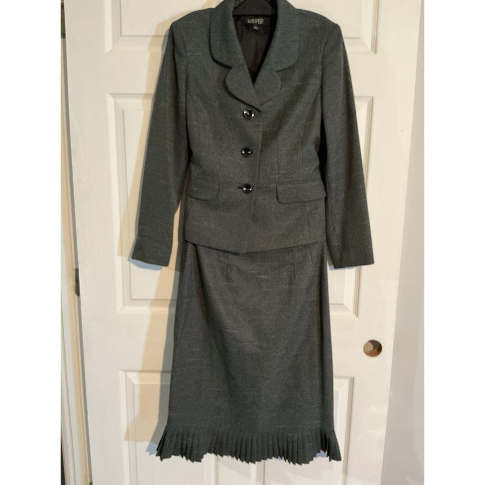Kasper Womens Grey Pinstripe 2 Piece Skirt Suit Set Belted Blazer Pleated Hem 8